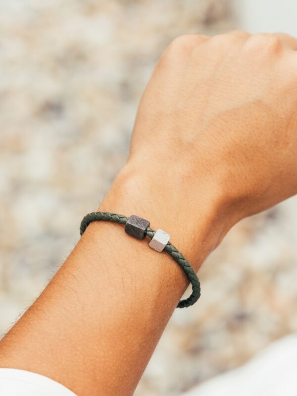 Note One Dark Gray Textured