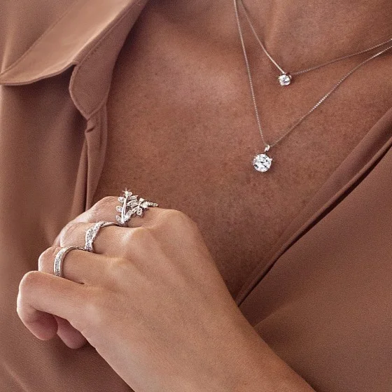 1652194795_1af57f3d3d5f539744734057a22f3a10 Colar Unike Classy Big Solitaire